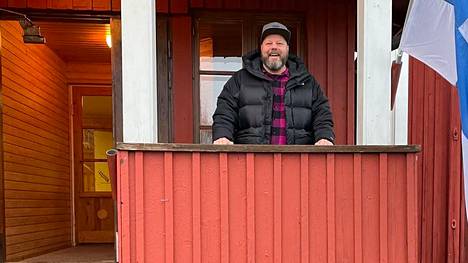 Helsinkiläinen mainostoimistoyrittäjä Tuomas Käyhkö rakastui vanhoihin taloihin jo lapsena. Nykyään hän omistaa Iittalassa vanhan työväentalon, jonne voi vetäytyä viikonlopuiksi.