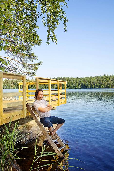 Stand up -koomikon tölli kävi läpi massiivisen muodonmuutoksen:  ”Ihmemaa-tyyli oli toiveissamme – mökki on ihan täydellinen!” - Asuminen -  Ilta-Sanomat