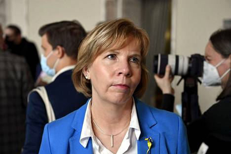 Suomen Nato-jäsenyyttä kannattava oikeusministeri Anna-Maja Henriksson (r) kuuluu ulko- ja turvallisuuspoliittiseen ministerivaliokuntaan, joka on yhdessä tasavallan presidentin kanssa tuomassa eduskuntaan mahdollisen toisen selonteon, joka on ratkaiseva Nato-prosessin kannalta.