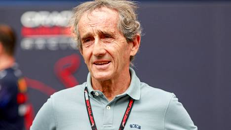 Alain Prostilta kysytään taajan Ayrton Sennasta.