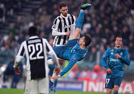 Cristiano Ronaldo upotti keväällä upean saksipotkun Juventuksen verkkoon Torinossa. Pian hän iskee samalla stadionilla maaleja kotijoukkueen väreissä.