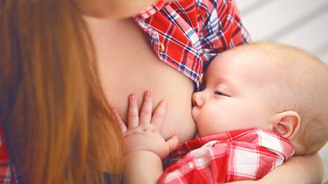 Tutkimusten mukaan rintamaito on aina ensisijainen ravinto vauvalle.
