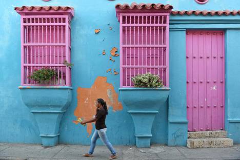 Viehättävä Cartagenan kaupunki on maalattu karamellivärein.