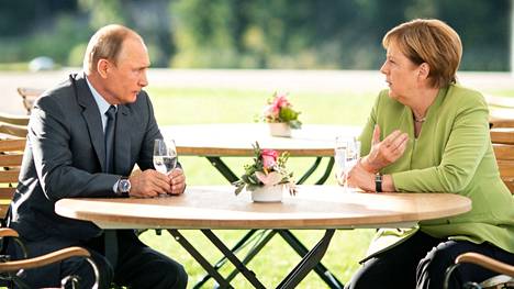 Angela Merkelin mukaan hänen ja Vladimir Putinin arvomaailmat ovat kaukana toisistaan.