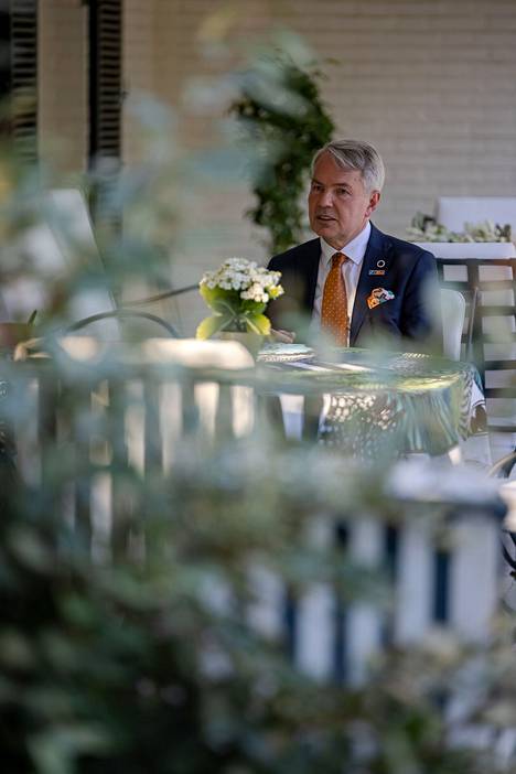 Pekka Haavisto kertoi IS:lle Nato-solmun aukeamisesta Suomen suurlähettilään residenssissä Madridissa.
