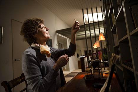 Asiantuntija Ulla Tillander-Godenhielm oli avainasemassa ratkaisemassa sormuksen mysteeriä.