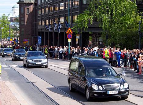Yli 20 000 ihmistä kokoontui Helsingin kaduille jättämään jäähyväiset presidentti Mauno Koivistolle.