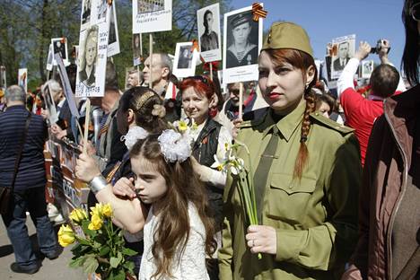 Eri puolilla Venäjää marssiin osallistui miljoonia ihmisiä. Kuolemattoman rykmentin marssi järjestettiin myös Baltian maissa. Oheisessa kuvassa marssitunnelmia Riiasta.