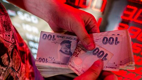 Turkin keskuspankki yllätti koronlaskulla vain muutama viikko sen jälkeen, kun se oli nostanut inflaatioennusteensa 85 prosenttiin.