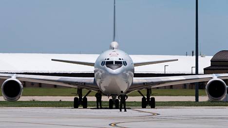 Boeing E-6B Mercury kuvattuna lentotukikohdassa Oklahomassa.
