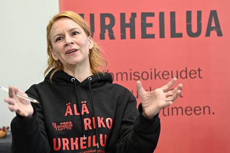 Kaari Mattila Älä riko urheilua -kampanjan tiedotustilaisuudessa.