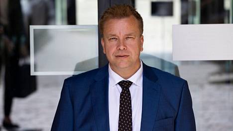 Puolustusministeri Antti Kaikkonen suunnittelee isoa muutosta elämäänsä