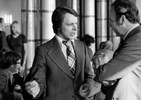 Ensimmäisen kauden kansanedustaja Ilkka Kanerva eduskunnassa Etykin vuonna 1975.