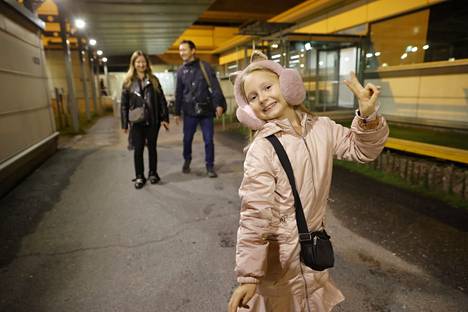 8-vuotias Eseniia iloitsi Suomeen saapumisesta.