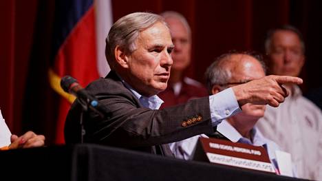 Texasin kuvernööriä Greg Abbottia itseään on myös hiillostettu siitä, miksei osavaltion aselakeihin ole tulossa tiukennuksia. 