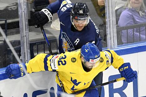 Mikko Rantanen fought hard against Sweden.