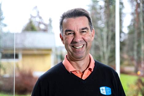 Hiihtoliiton ex-pomo Mika Kulmala on edennyt finaalivaiheeseen Olympiakomitean johtajapelissä.