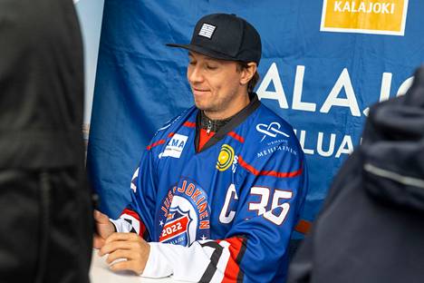 Jussi Jokinen paketoi uransa hyväntekeväisyyspelillä.