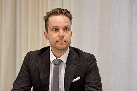 Tiede- ja kulttuuriministeri Petri Honkonen ehdotti Vesa-Matti Loirille valtiollisia hautajaisia.