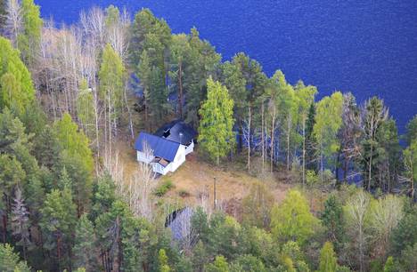 Kirsti Paakkanen omisti myös kotitalonsa Saarijärvellä. 