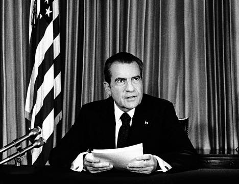 Watergate-skandaali johti presidentti Richard Nixonin eroon.