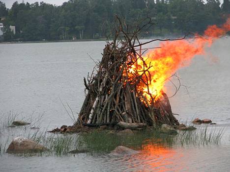 Kokot lämmittivät juhannusyönä - Kotimaa - Ilta-Sanomat