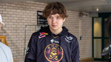 19-vuotiaan Elias ”Jamppi” Olkkosen riita-asia pelijulkaisija Valven kanssa on ollut yksi tämän vuoden suurimmista puheenaiheista esportsissa.