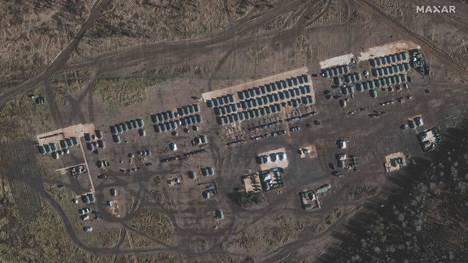 1. marraskuuta otetussa satelliittikuvassa näkyy maajoukkojen leirejä Venäjän puolella lähellä Ukrainan rajaa.