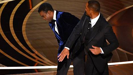Will Smith läimäytti koomikko Chris Rockia Oscar-gaalassa.