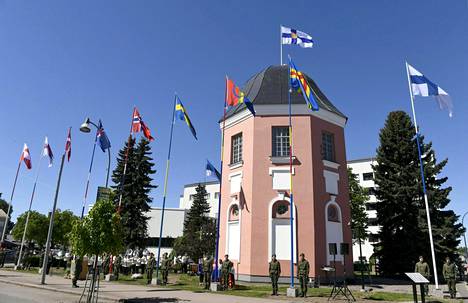 Lippumaailman ensimmäiset osat aukenivat toukokuun lopussa, jolloin Suomen lippu täytti sata vuotta.