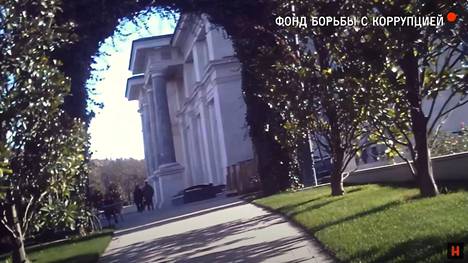 Video Putinin väitetystä palatsista on kuvattu vaatteisiin piilotetun kameran avulla.