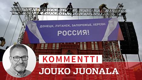 Donetsk, Luhansk, Zaporizzja, Herson – Venäjä! Näin lukee julisteessa, joka ripustettiin Moskovan Punaiselle torille ennen Vladimir Putinin perjantaista puhetta.