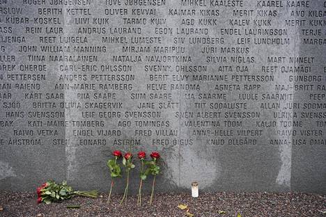 Turmassa menehtyneiden nimet on kaiverrettu Tukholman Djurgårdenilla sijaitsevaan muistomerkkiin.