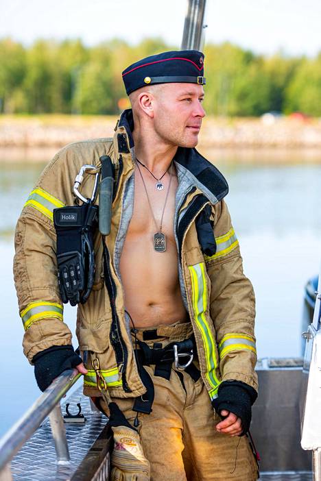 Oululaiset palomiehet riisuivat kuumiin kuviin, jotka suorastaan polttavat  – mukana on komistuksia moneen makuun - Viihde - Ilta-Sanomat