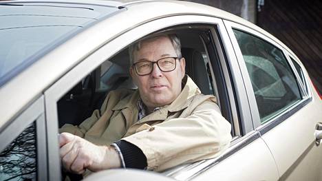 Hans Brummer maksaa Beely-autostaan kuussa vajaat 300 euroa ja saa ajaa vuodessa 15 000 kilometriä. Fordissa on kolmesylinterinen EcoBoost -bensiinimoottori.