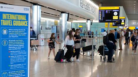 Matkustajia Heathrow’n lentokentällä tiistaina.