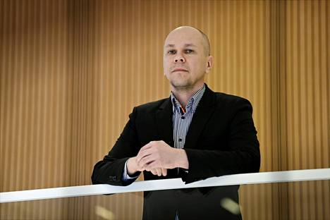 Rokotetutkimuskeskuksen johtaja Mika Rämet toppuuttelee, että Etelä-Afrikan tiedot eivät ole suoraan verrattavissa Suomeen.