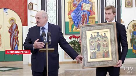 Aljaksandr Lukashenka toi Nikolai-poikansa näyttävästi julkisuuteen uuden kirkon avajaissa lokakuun ensimmäisenä viikonloppuna.