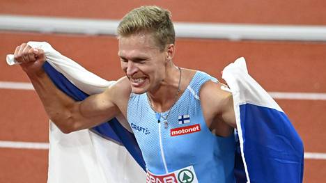 Topi Raitanen juhli Münchenissä EM-kultaa. 