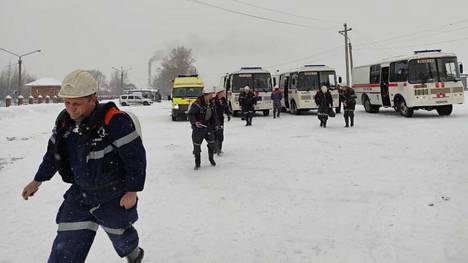 Venäjän hätätilaministeriö on julkaissut kuvia Listvjazhnajan hiilikaivoksella työskentelevistä pelastusviranomaisista.