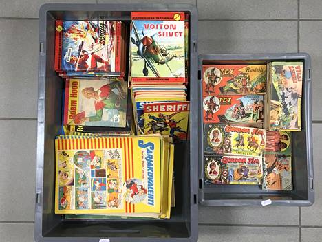 Vanhoista sarjakuvista saattaa saada sievoisen summan rahaa. Kuvan Korkeajännityssarja, TEX-lehdet ja Villi länsi -lehdet myytiin huutokaupassa hintaan 980 euroa.