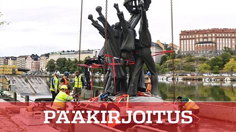 Maailman rauha -patsas siirrettiin väliaikaiseen säilytykseen Helsingin Hakaniemestä pois tietöiden alta maanantaina 8. elokuuta. 