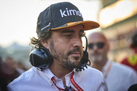 Fernando Alonso on simukisojen tulokas. Hän voitti jo toisena kisaviikonloppunaan molemmat The Racen legendakisat Indianapolisin ovaalilla. Lähtöviivalla oli myös mm. Mika Salo.