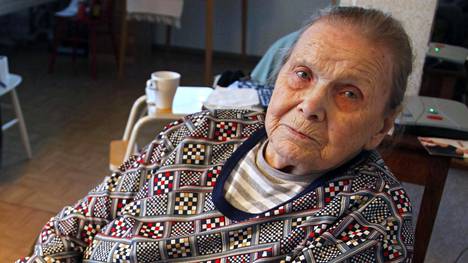 Tamperelainen Liisa Tiukka, 91, voi maanantaina joutua lähtemään kodistaan häädön vuoksi.