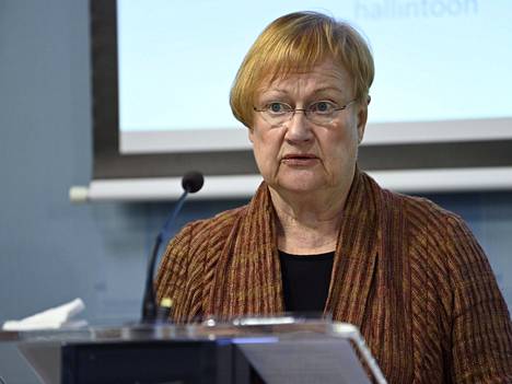 Presidentti Tarja Halonen myöntää, että hänen käyttämänsä ilmaisu Baltian maiden historiallisesta suhteesta kollektiivisiin turvajärjestelyihin oli huono.