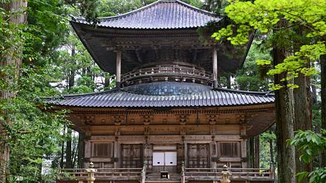 Koyasan on Japanin shingon-buddhalaisuuden keskuspaikka ja pyhiinvaeltajien suosima kohde. Vanhimmat temppelit ovat 800-luvulta.
