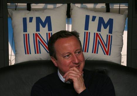 Pääministeri David Cameronin asema horjuu.