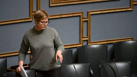 Sisäministeri Krista Mikkonen toivoo, ettei hallitus kaadu.