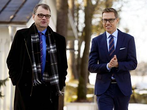 
Pääministeri Juha Sipilä (vas.) ja valtiovarainministeri Alexander Stubb käsittelivät tiistaina sopimusneuvotteluja Kesärannassa.

