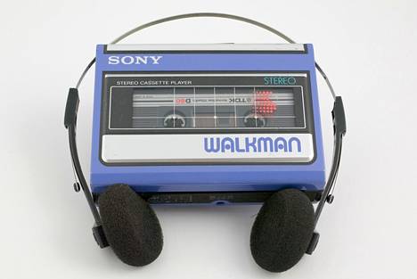 Sony Walkman -kasettisoittimet olivat 80-luvun trendien aalloharjalla. Kuvassa malli WM-31, jota valmistettiin ainakin vuonna 1986.